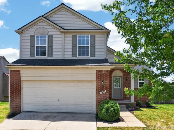 7460 Kensington Dr, Ypsilanti, MI 48197