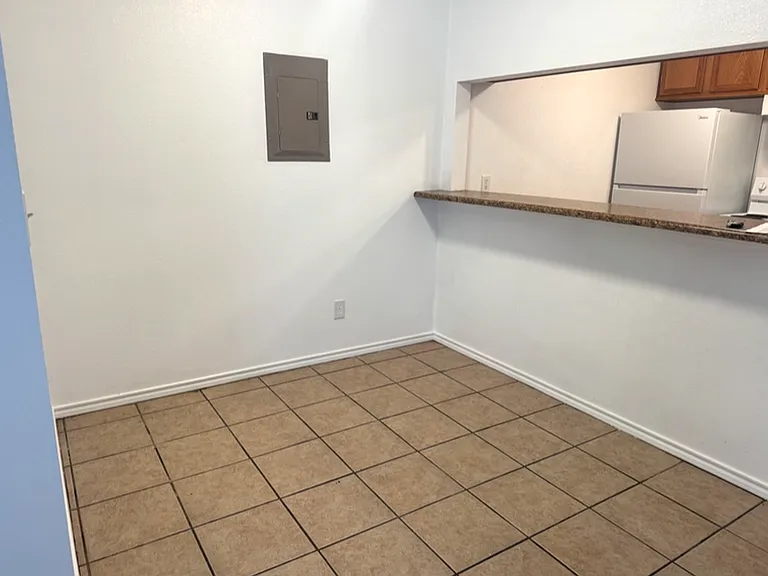 2108 N Edwards Ave #11 — Photo 4