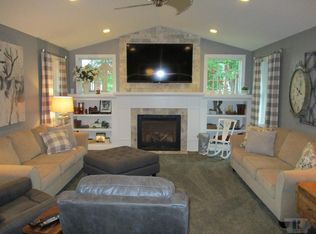 1913 Joan Ave, Carroll, IA 51401