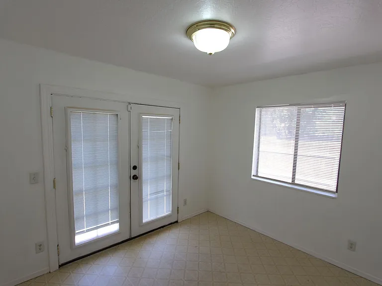 1909 E Maple Ave — Photo 10