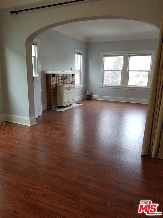 1st image of 819 S Mariposa Ave