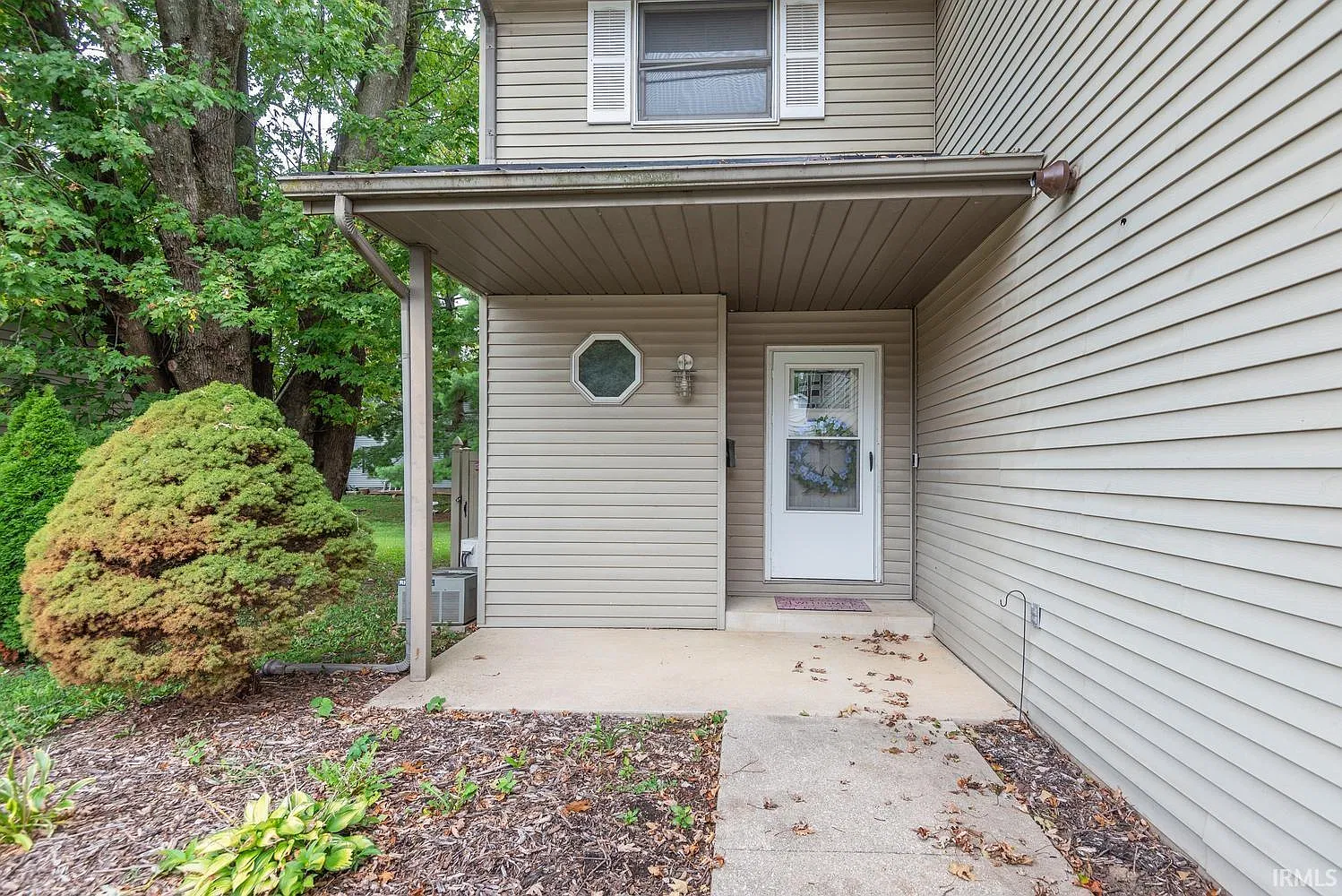 3 bed, 2.5 bath, 1334 sqft, $1,700 — Photo 3