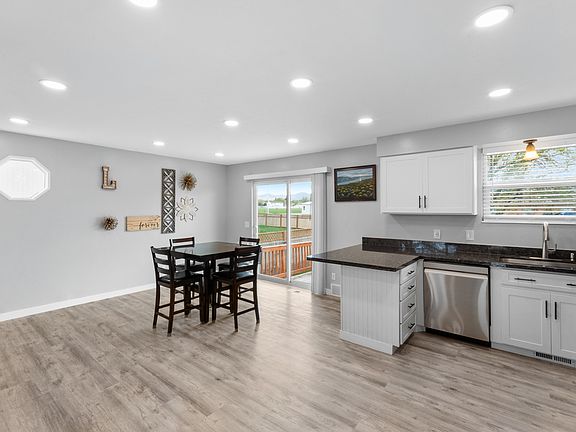 5th image of 4884 S Huntington Rd