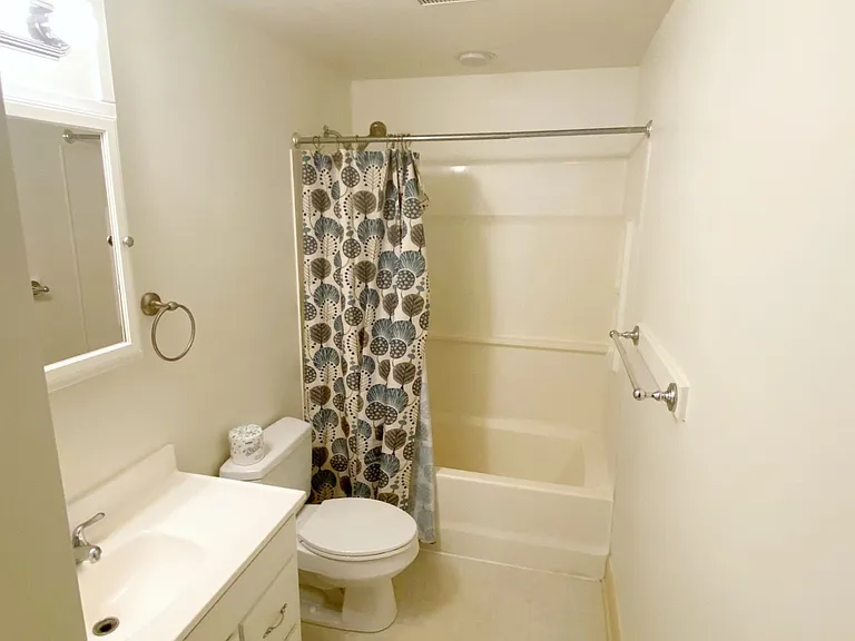 1607 Sarah St #2 — Photo 8