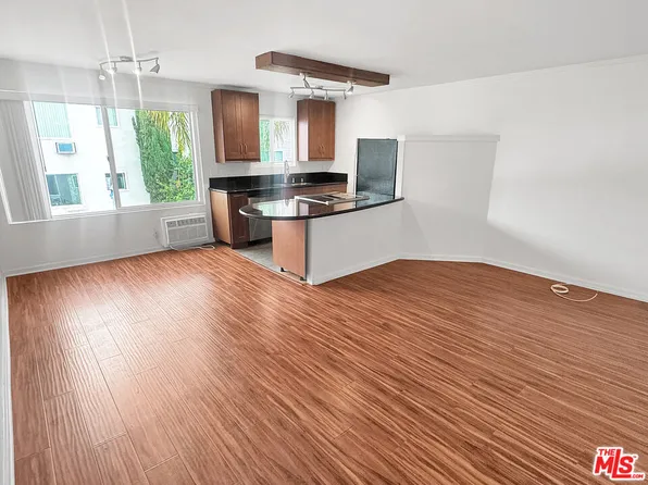 972 Larrabee St APT 221, West Hollywood, CA 90069