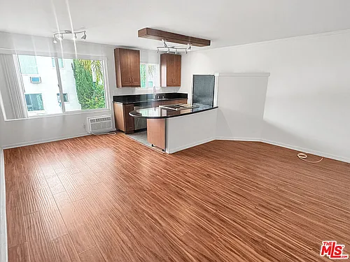 972 Larrabee St #221 Photo 1