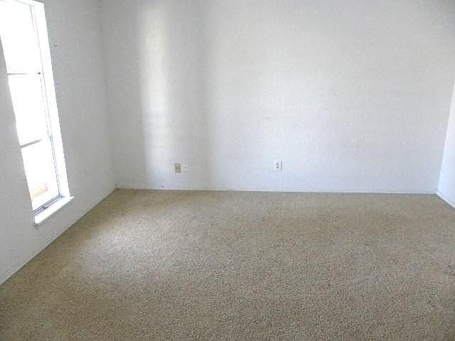 2nd image of 3821 Vick Cir
