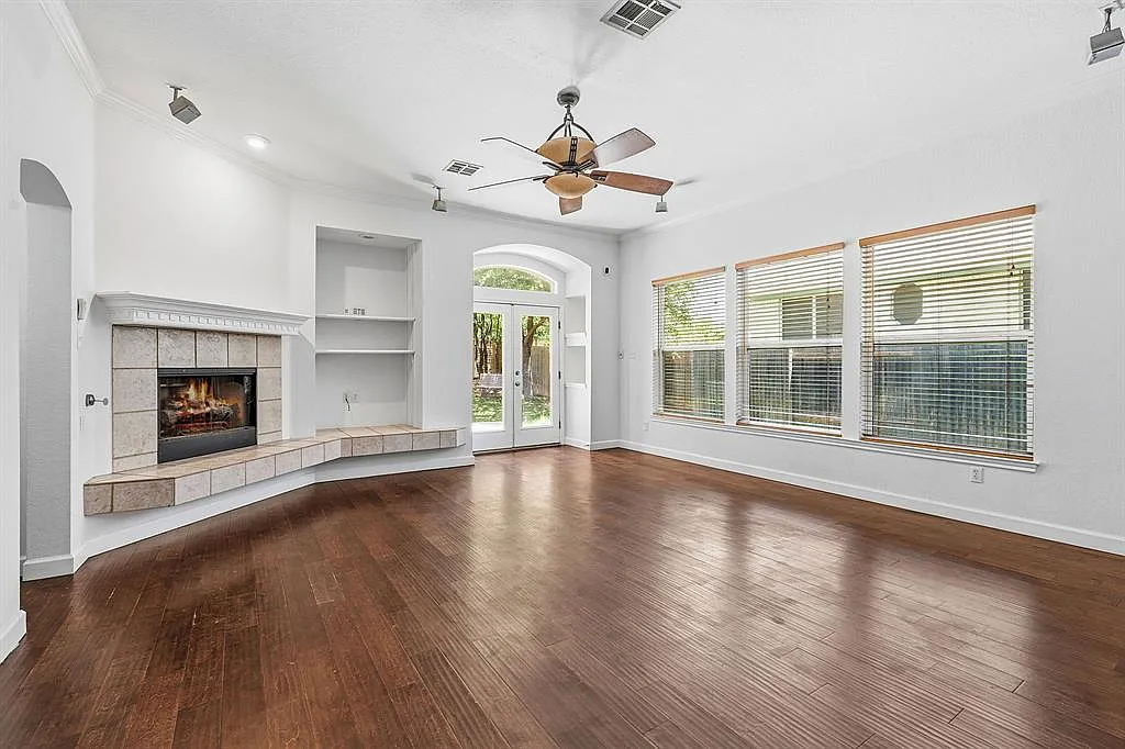 3 bed, 2.0 bath, 2173 sqft, $2,550 — Photo 3