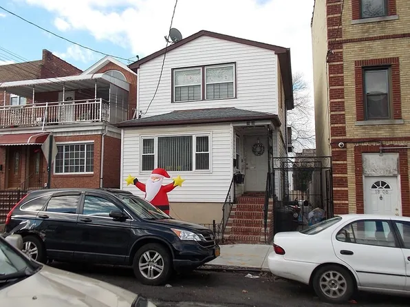 1808 125th St, College Point, NY 11356