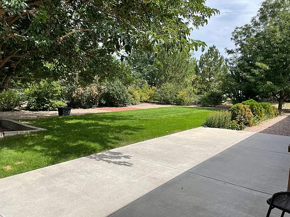 Backyard looking East.
Large patio. Shaded in the evening and morning
