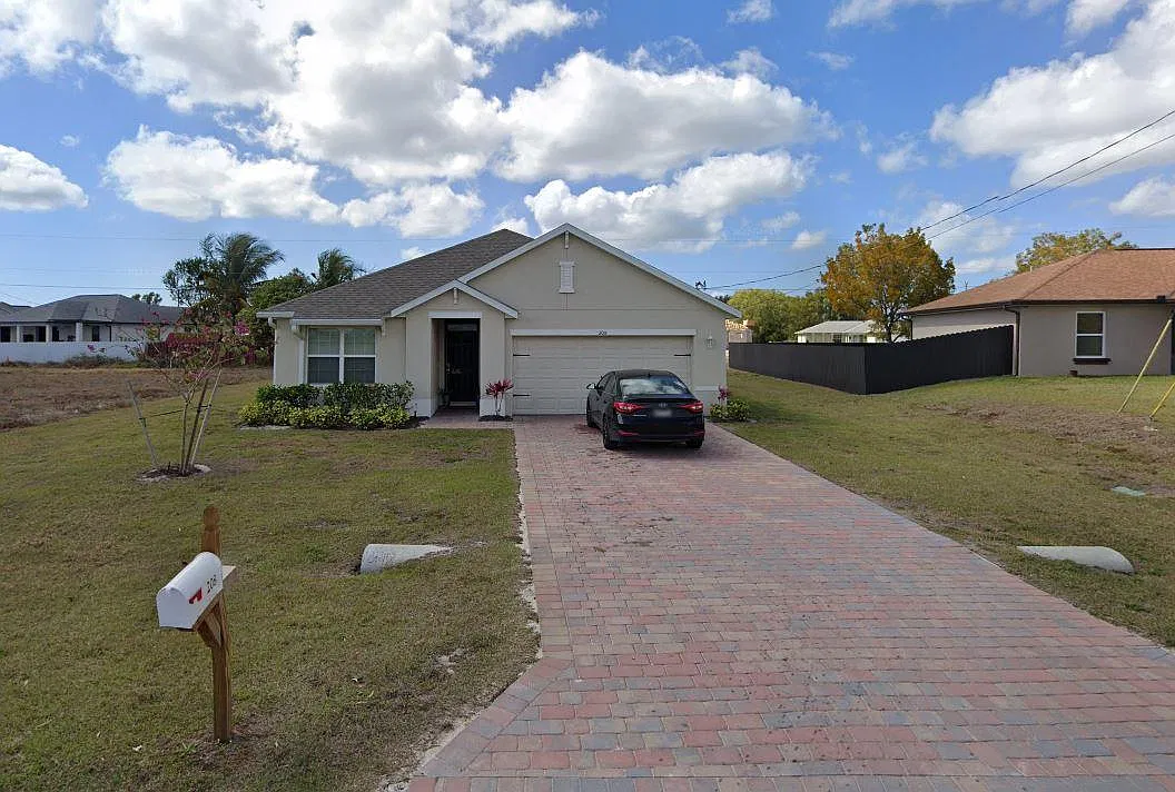 3 bed, 1672 sqft, $1,900 — Photo 1