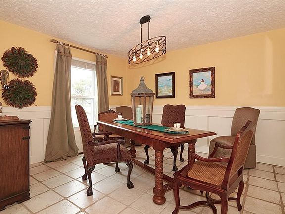 4th image of 1623 Catalina Way
