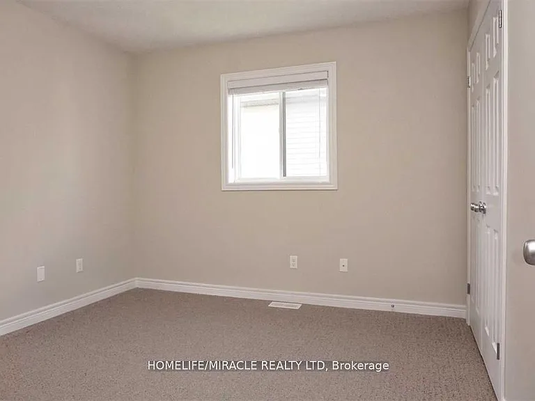 11 Sandybay Ave — Photo 19