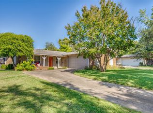 916 Meadow View Dr, Richardson, TX 75080