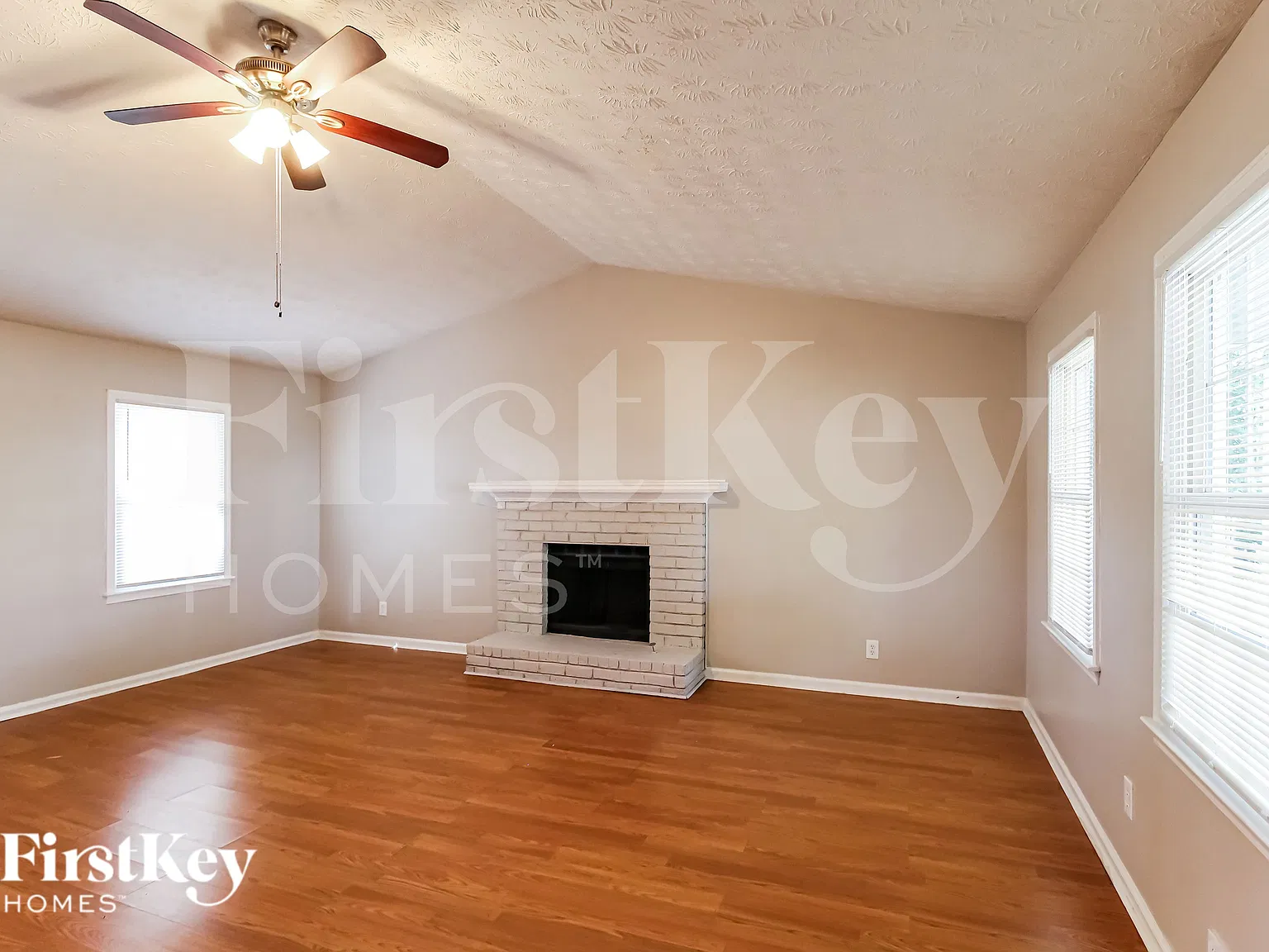 3 bed, 2.0 bath, 1704 sqft, $2,275 — Photo 4