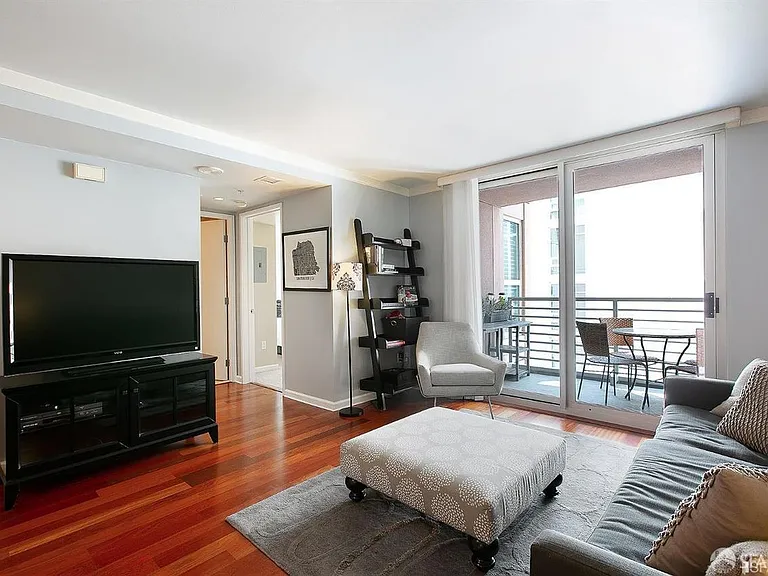 400 Beale St #1008L — Photo 3