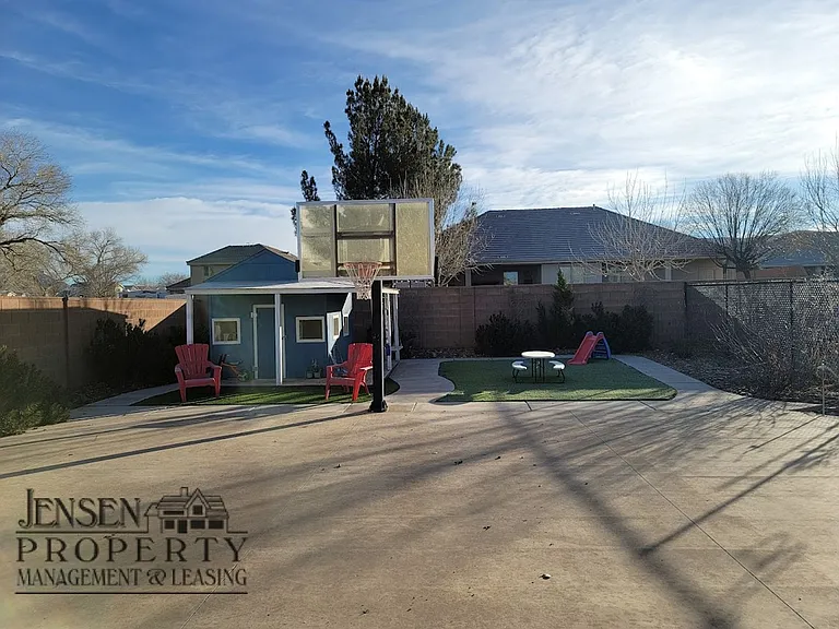 255 S 1150 W — Photo 39