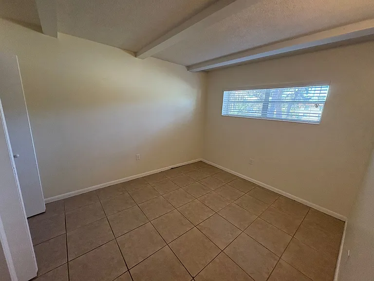 623 N Bay St #11 — Photo 8