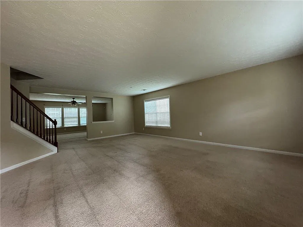 4 bed, 2.5 bath, 2943 sqft, $2,250 — Photo 3