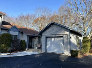 8 Acorn Ct APT E1, South Kingstown, RI 02879