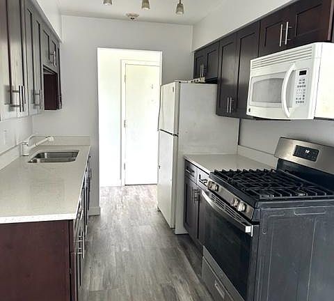 2nd image of 25 Willow Way APT 1E