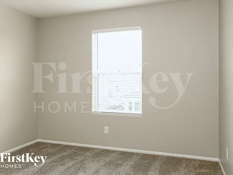 10236 Ruggles Mansion Ave — Photo 12
