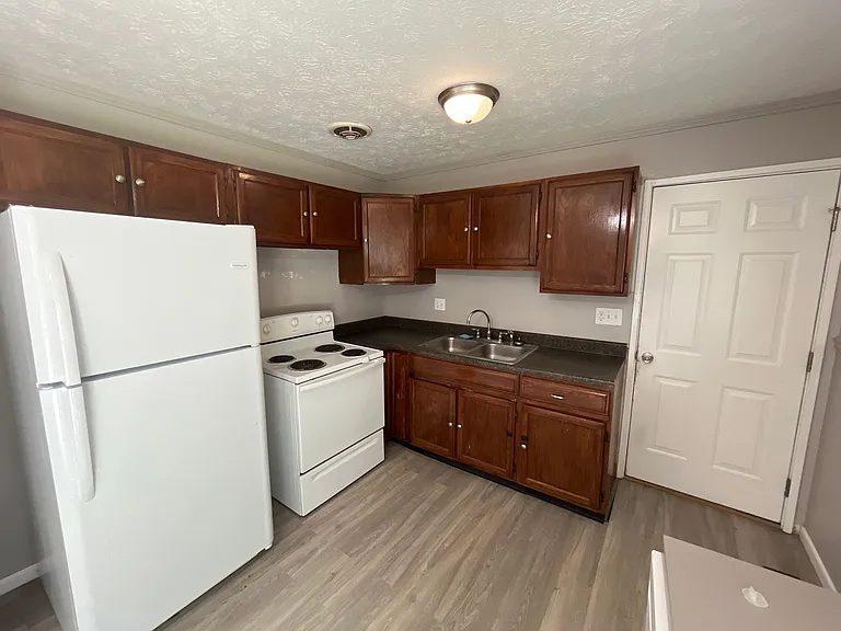 615 Moss Oak Ave — Photo 6