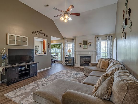 4th image of 1414 Ambleside Dr
