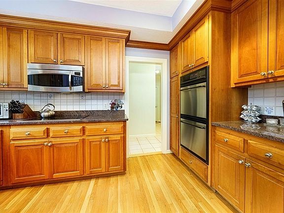 5th image of 291 West St
