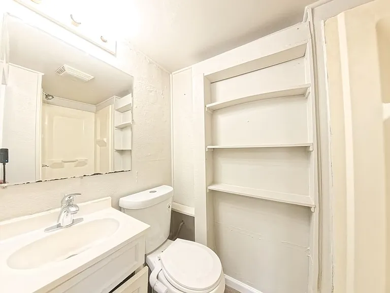 2938 E Euclid Ave — Photo 3