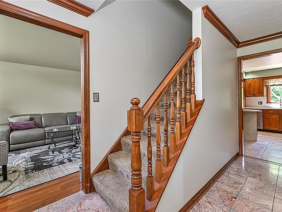 2nd image of 212 Whitehaven Dr
