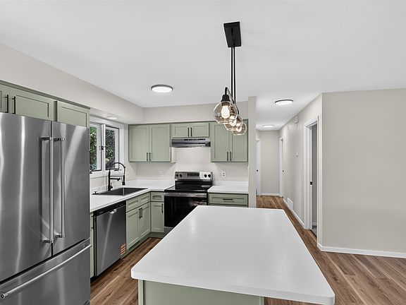 4th image of 418 Deerfield Ct