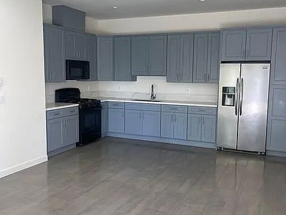 2nd image of 17218 3/4 Devonshire St