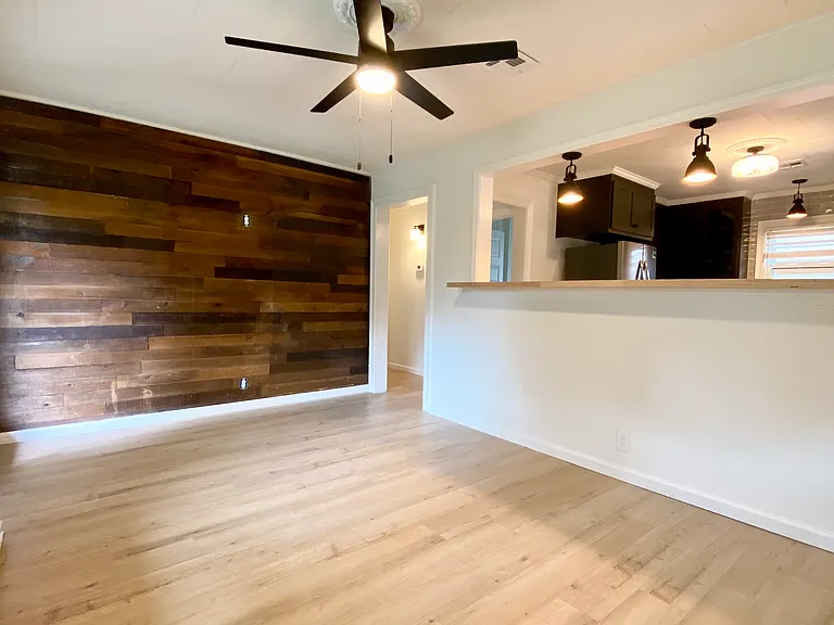206 Mary St — Photo 2