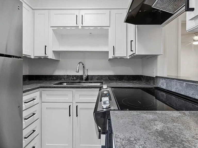 133 N Bailey Ave — Photo 13