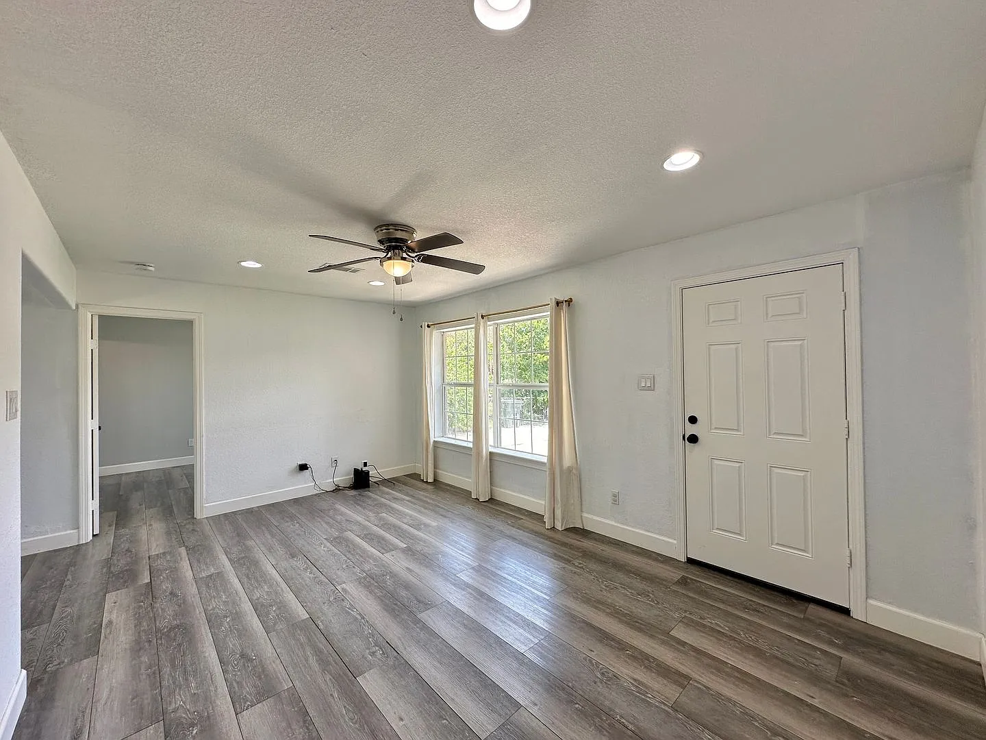 1401 Connell Dr — Photo 4