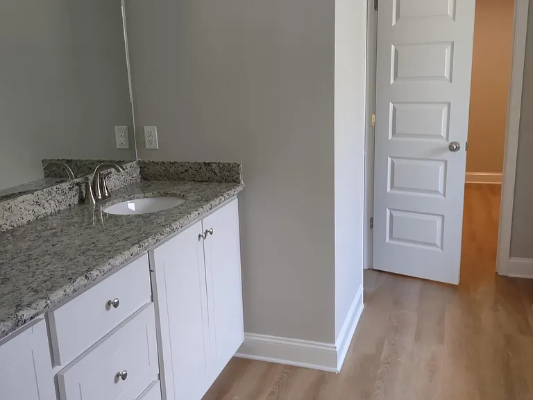 560 Silver Hill Dr — Photo 10
