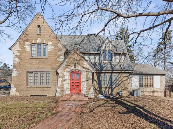 2602 E State St, Rockford, IL 61107