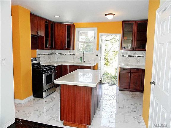 4th image of 10919 167th St