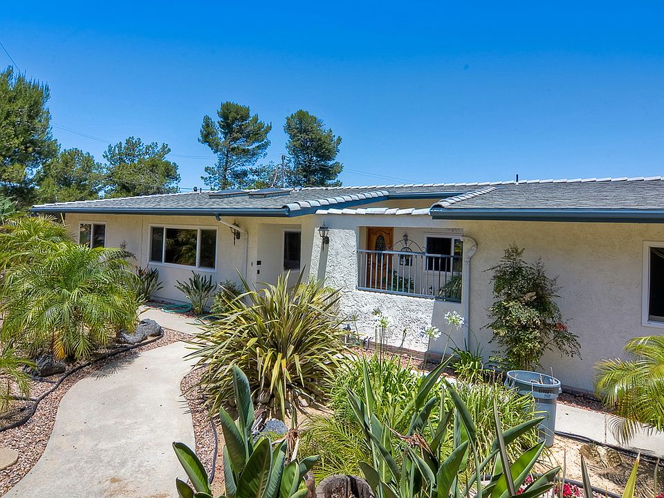 1st image of 610 Washingtonia Dr