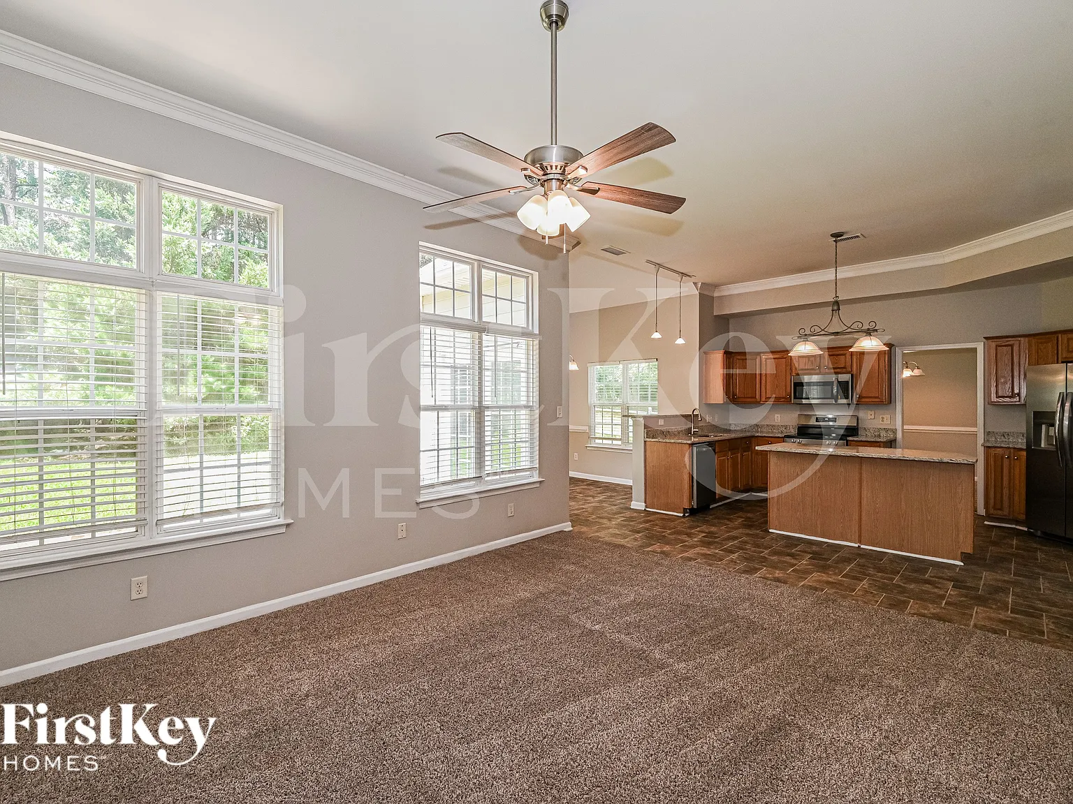 4 bed, 2.5 bath, 2352 sqft, $2,155 — Photo 3