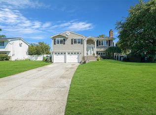 125 Jordan St, Bay Shore, NY 11706