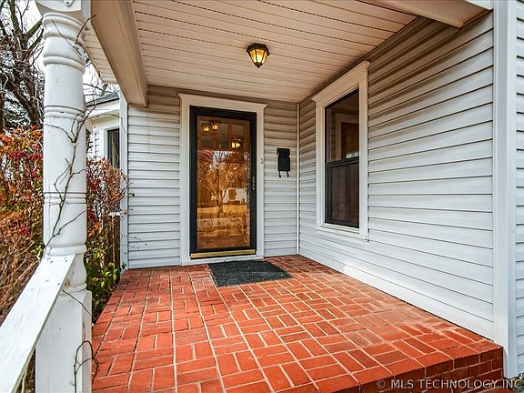 3rd image of 1513 Leahy Ave