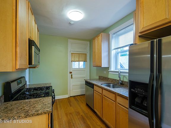4th image of 2305 W Winona St #2W