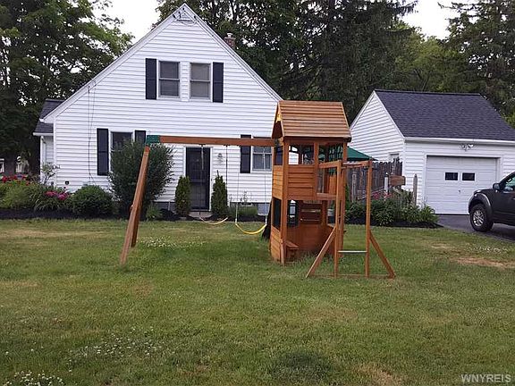 2nd image of 1579 Baxter Ave
