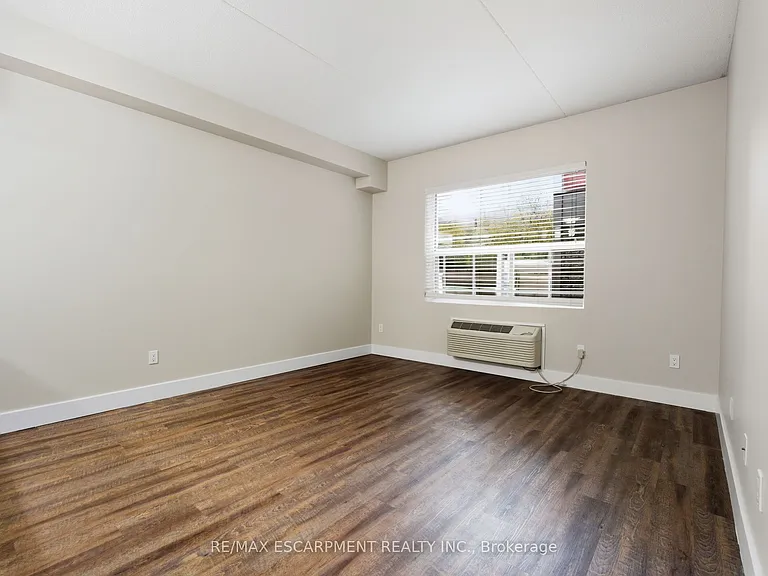 149 Main St W #203 — Photo 10