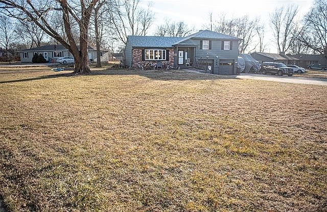 105 Santa Fe Dr Baldwin City Ks 66006 Mls 2303925 Zillow
