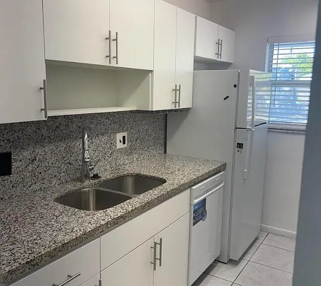 2801 Albatross Rd — Photo 3