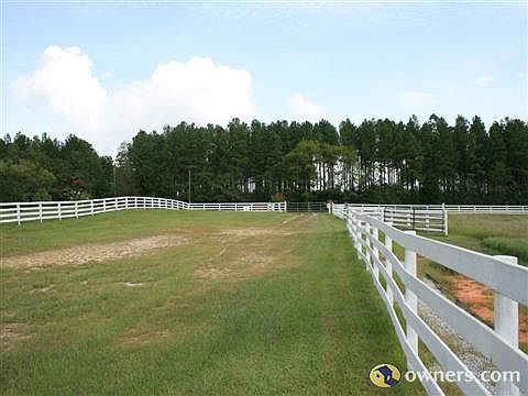 Entrance drive in area