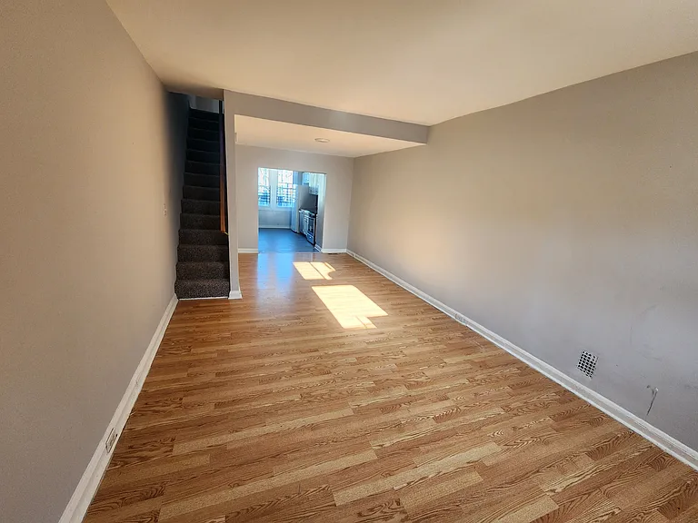 429 N Glover St — Photo 3